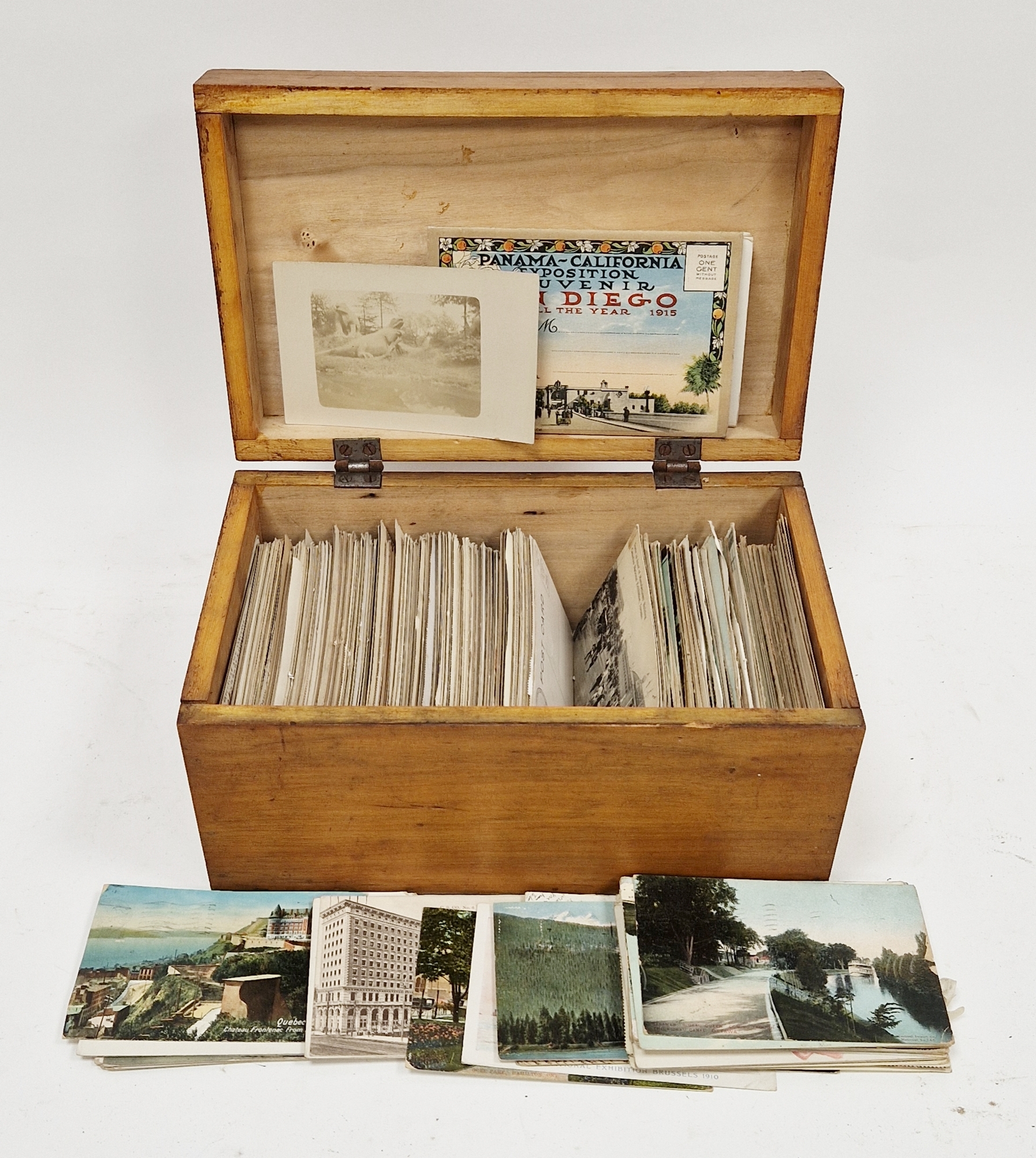 Large collection of postcards mainly from the early 20th century, black & white and colour including