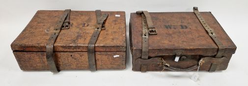 Early 20th century leather cartridge magazine case with brass fittings, the lid stamped W.D. opening