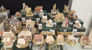 Fifteen boxed Lilliput Lane cottages including Little snowdrop, Christmas pudding, Little star,