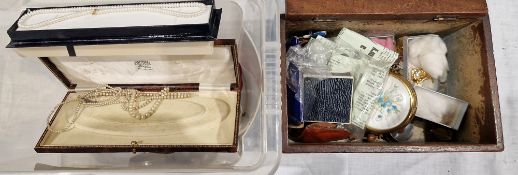 Quantity of costume jewellery including pearl and simulated pearl necklaces, Scottie dog brooch
