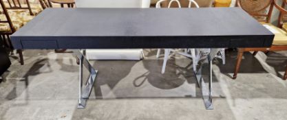 Contemporary B & B Italia Maxalto Simplice writing desk, the black stained top with two small frieze