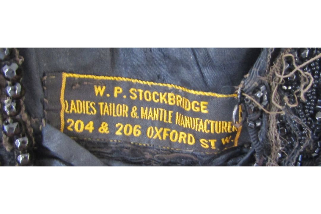 Victorian capelet heavily embellished with faux jet beads, faux jet fringe, rosettes, bearing - Image 5 of 5