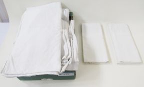 Quantity of linen sheets (1 box)