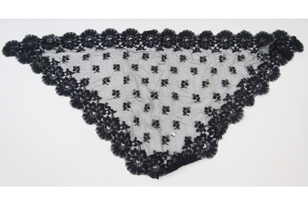 A vintage black lace shawl, a large length of black lace with scalloped edge possibly a shawl or a - Image 3 of 6