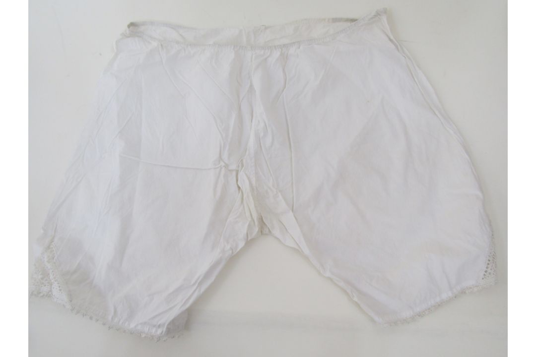Various Victorian/Edwardian undergarments to include four pairs of cotton bloomers, two small - Image 4 of 8