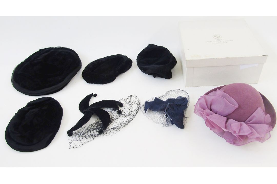 Large collection of vintage hats, to include feathered cocktail hats, a gentleman's bowler - Image 2 of 4