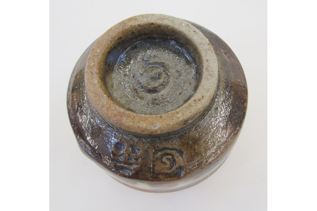 Seth Cardew (1934-2016) for Wenford Bridge Pottery, a stoneware yunomi with resist and slip - Image 2 of 2