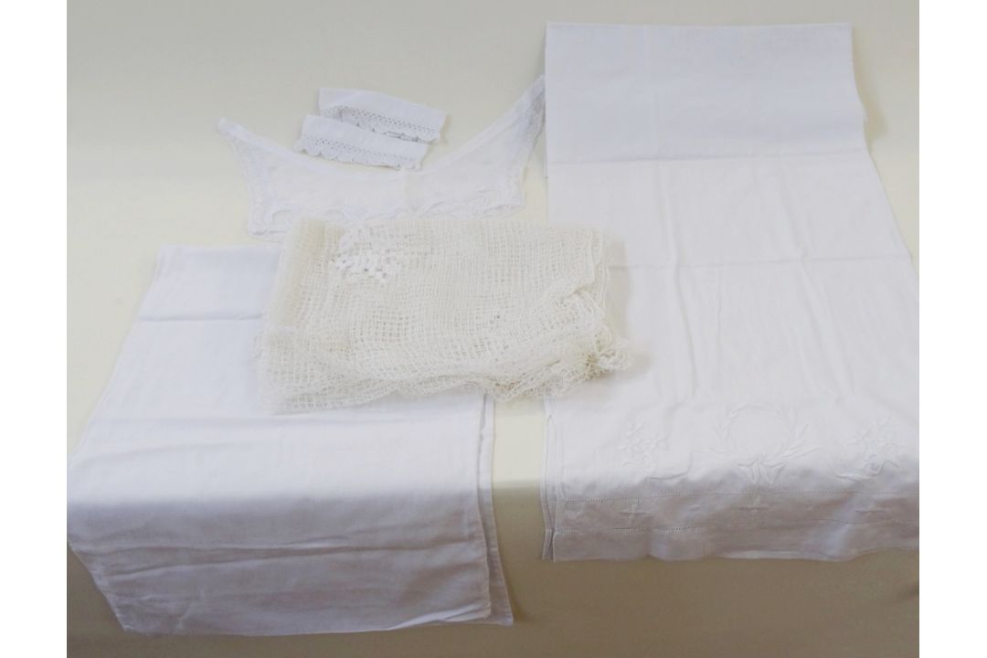 Two collars with crochet borders, a whitework collar, a large embroidered linen cloth, a crochet - Image 1 of 3