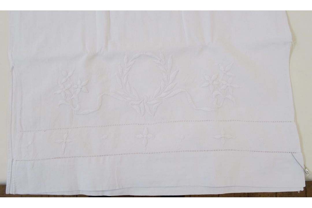Two collars with crochet borders, a whitework collar, a large embroidered linen cloth, a crochet - Image 3 of 3