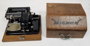 Early 20th-century Mignon AEG model 4 index typewriter, pointer-operated, circa 1920's, in oak