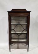 Edwardian mahogany and string-inlaid display cabinet, the single astragal-glazed door opening to a