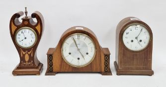 Edwardian mahogany and satinwood inlaid mantel clock, of waisted form, 32cm high, together with an