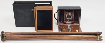 Early 20th-century Cycle Wizard B SR camera, made by the Manhattan Optical Company, in carrying case