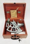 Mid 20th-century VEB Freiberger Trommel drum-sextant, serial no. 861582, fitted in its wooden case