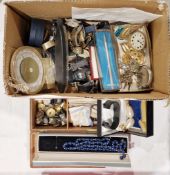 Mixed lot of costume jewellery and collectable items, including lapis lazuli bead necklace, two