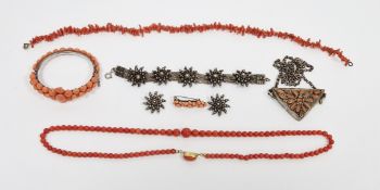 Foreign/continental silver-coloured metal bracelet having ball applied stars on double woven mesh
