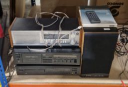 V Yamaha KX-930 Natural Sound stereo cassette deck, a Yamaha 3DX-660 Natural Sound compact disc