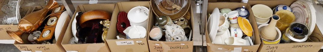 Mixed lot of ceramics and collectable items including a copper vase, a teak bowl, studio pottery,