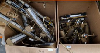 Approx 20 picture gallery wall lights, largest 86cm long