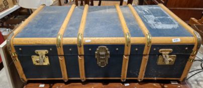 Early 20th century blue canvas-covered and wooden-bound travelling trunk, 94cm wide together with