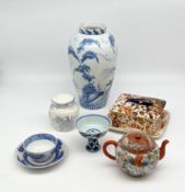 A mixed lot to include a Chinese blue and white footed bowl hand painted with Imperial five claw