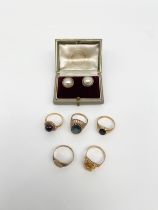 A mixed lot to include three 9ct hallmarked yellow gold signet and other rings together with a