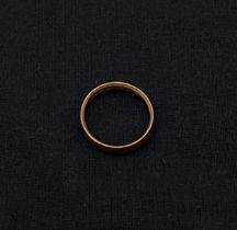 An Edwardian 22ct hallmarked yellow gold wedding band ring, Birmingham, 1908. Weight: 3.48g