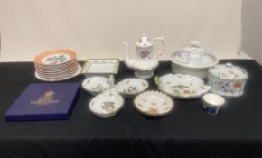 A mixed lot to include a Herend porcelain Rothschild Bird pattern three part relish dish and one