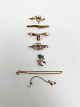 A mixed lot to include five 9ct hallmarked gold brooches together with a yellow metal example.