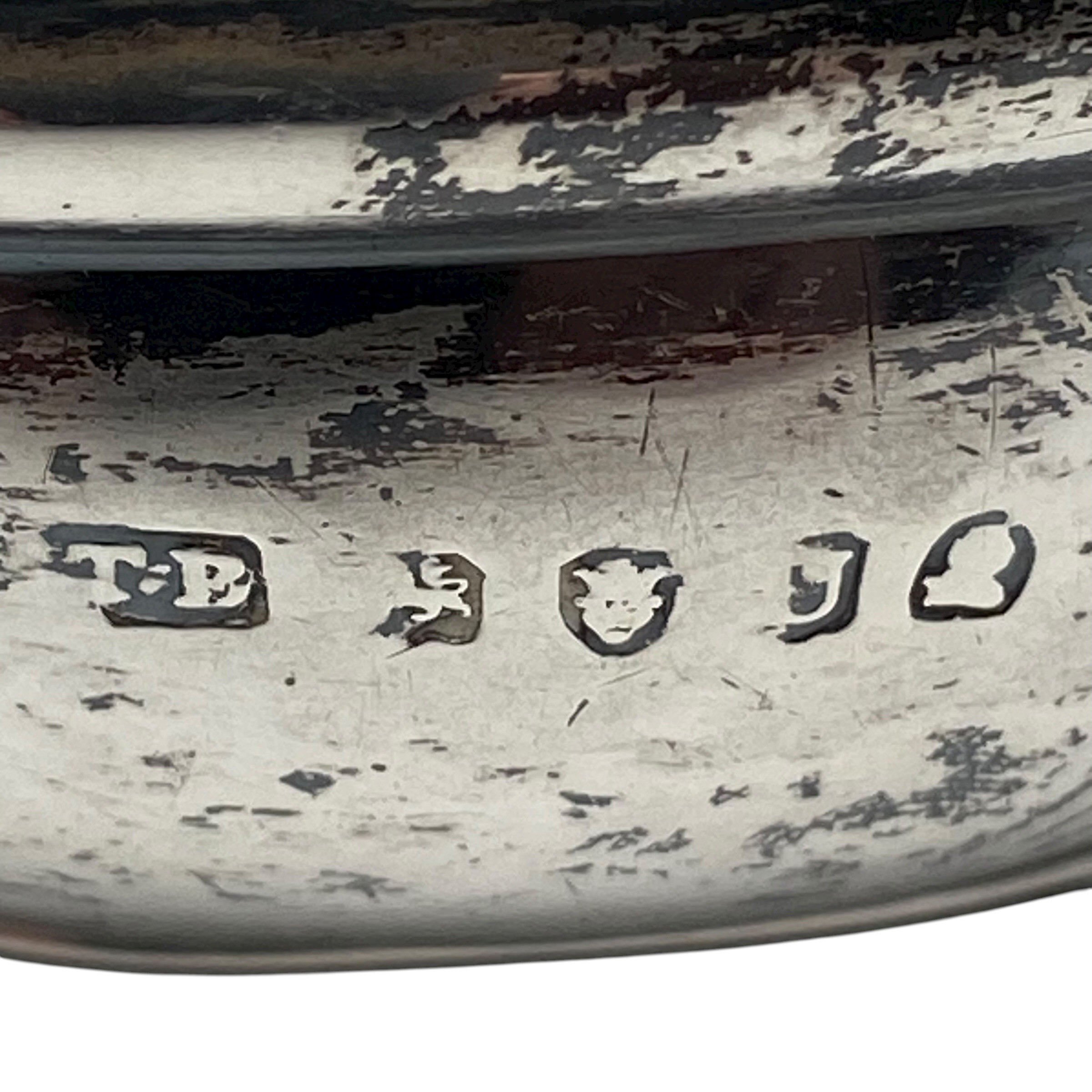 A Georgian sterling silver sugar pot with glass liner by Thomas Wilkes Barker C.1815 together with - Image 4 of 6