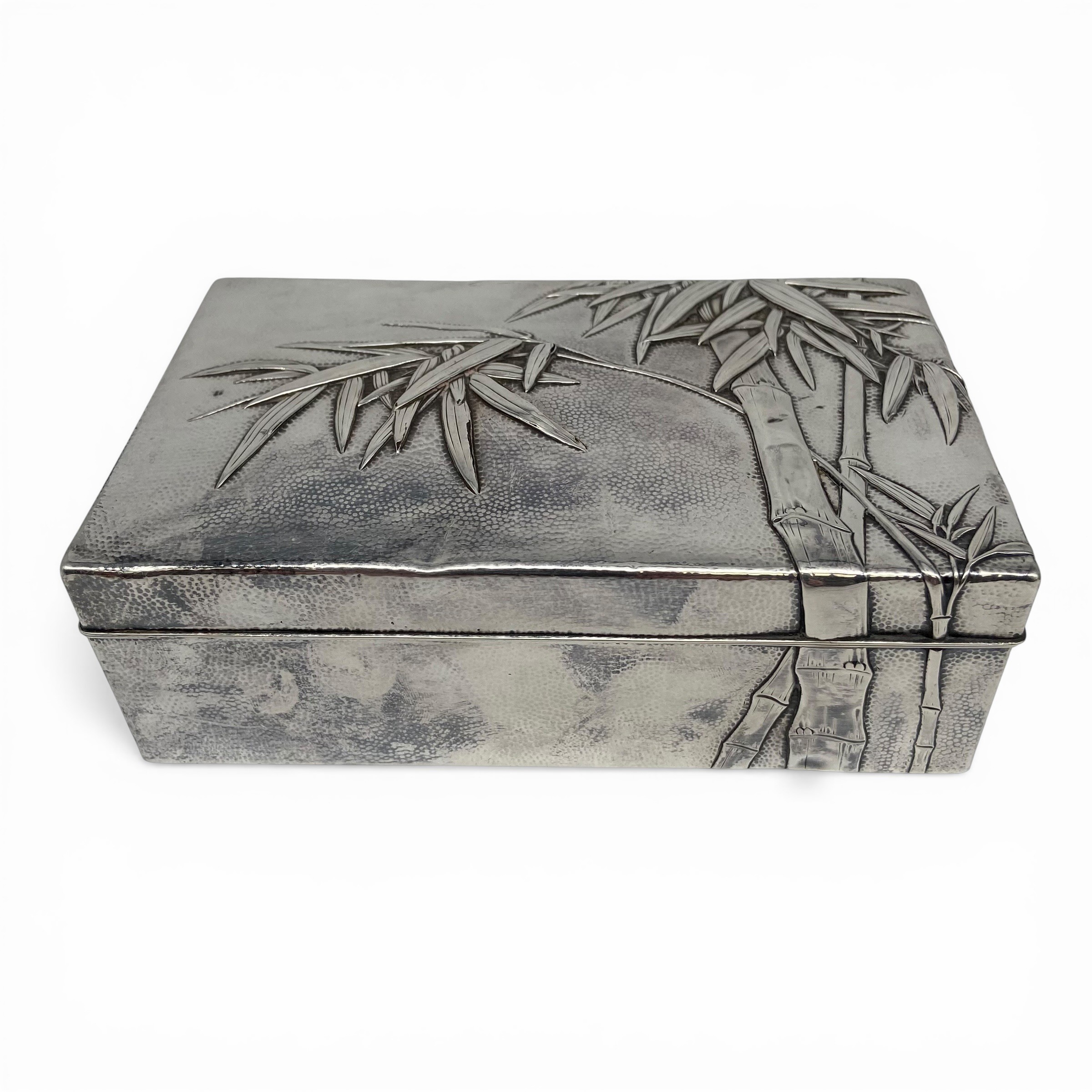 An early 20th century Japanese hammered sterling silver cigarette box with bamboo decoration and - Image 2 of 5