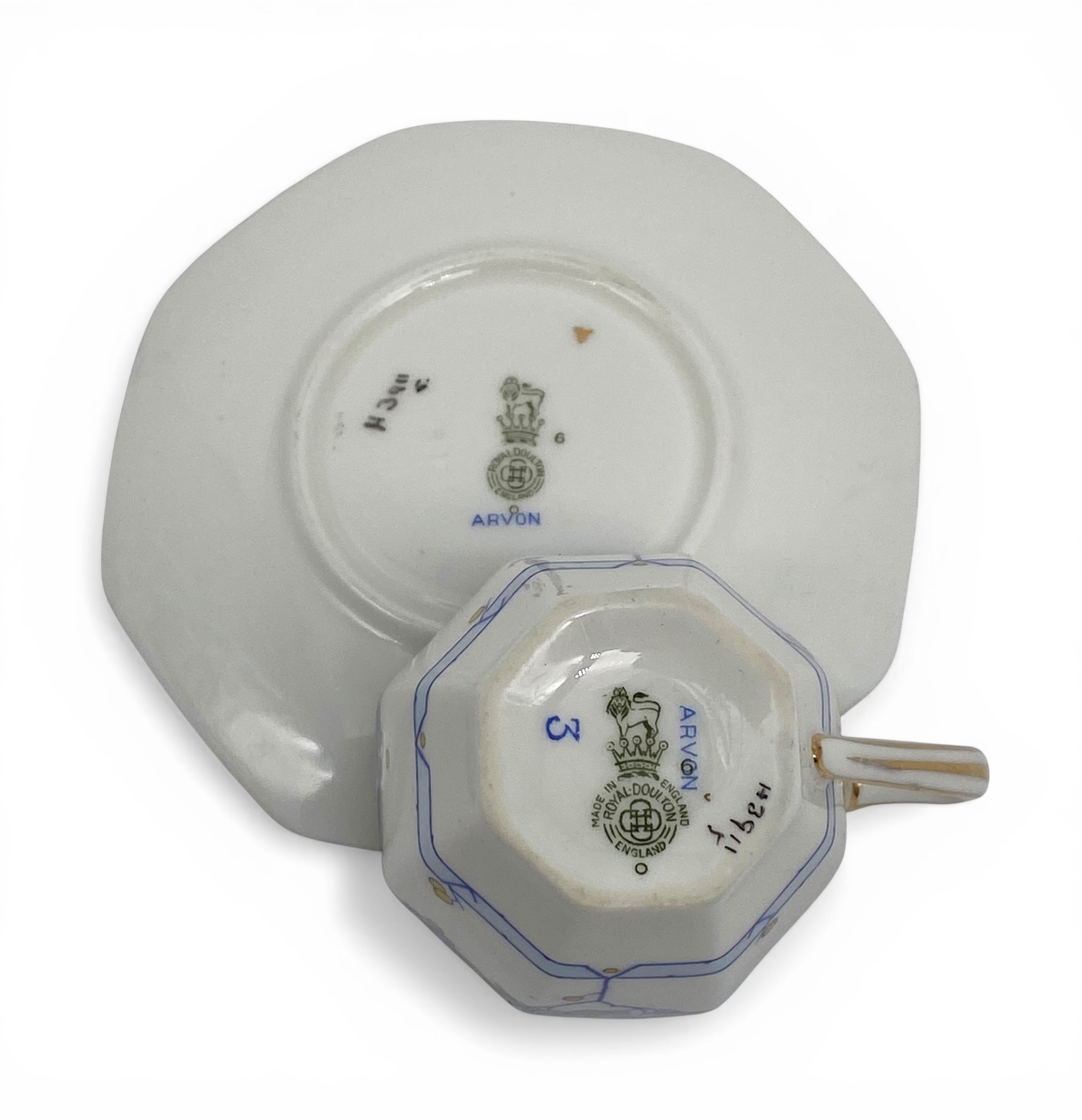 A 1930s Art Deco Royal Doulton 'Arvon' pattern bone china tea set for six place settings in a fitted - Image 3 of 3