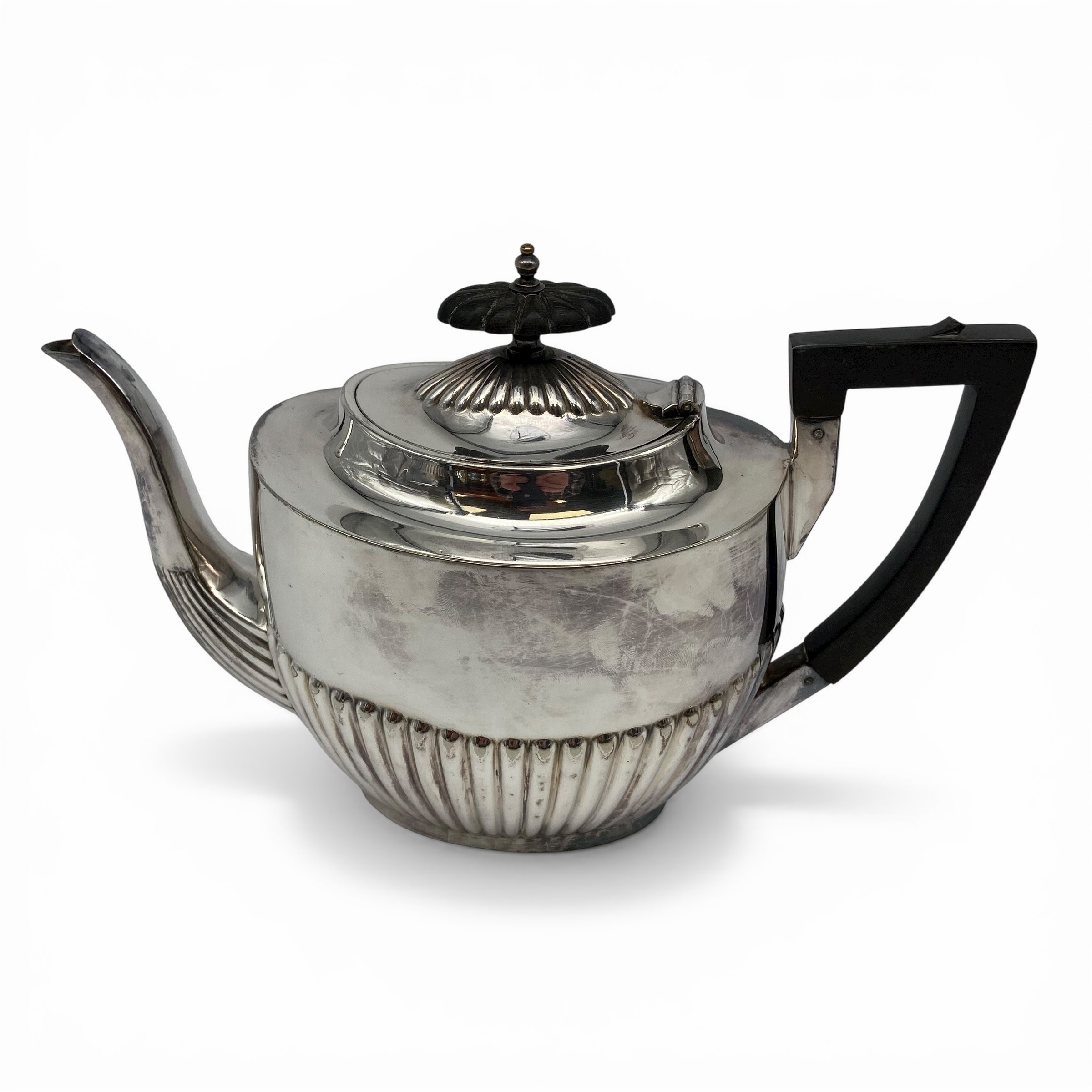 A mixed collection of silver plate to include a Walker & Hall reeded tea and coffee service together - Image 13 of 20