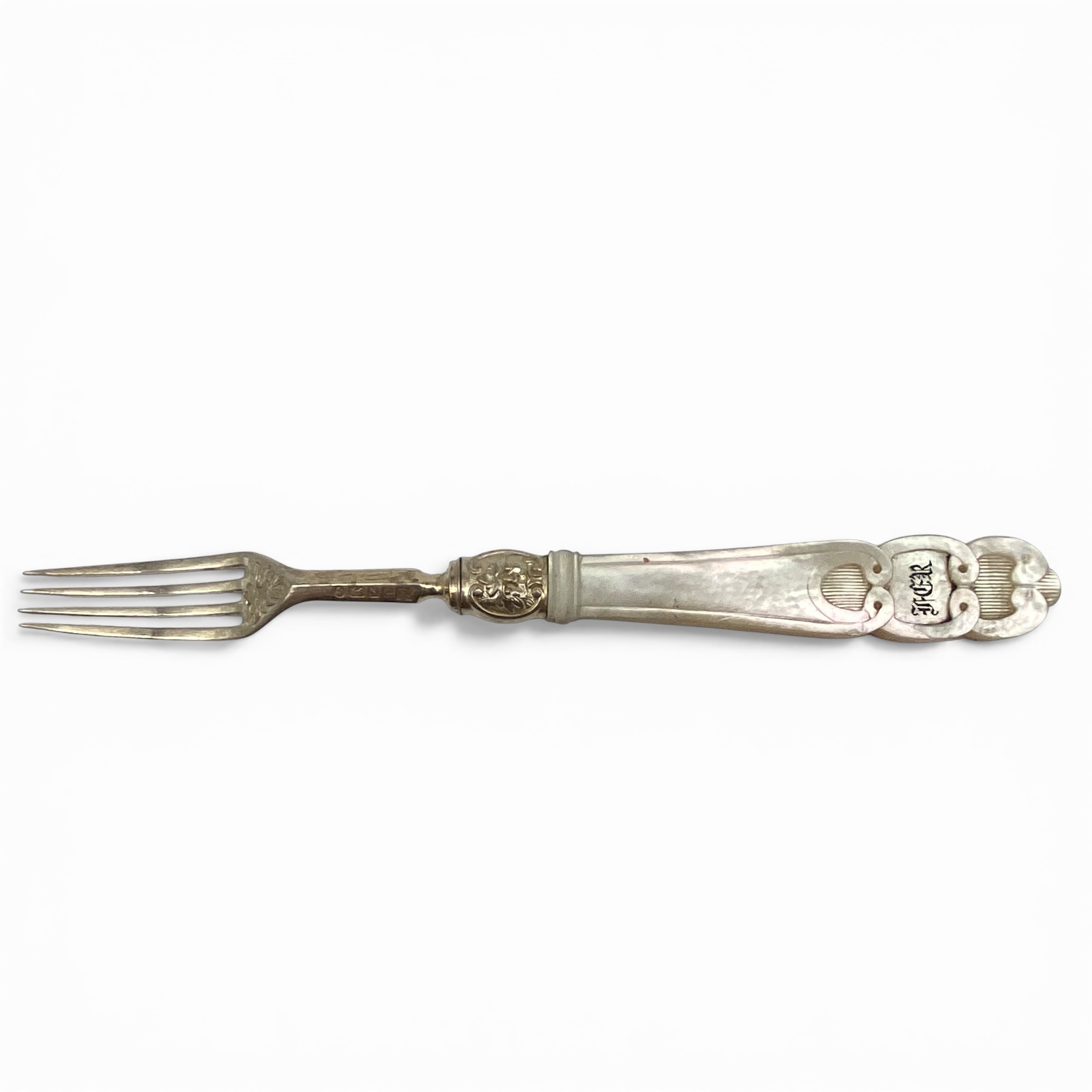 A Victorian hallmarked sterling silver dessert cutlery service with carved mother-of-pearl handles - Image 10 of 11