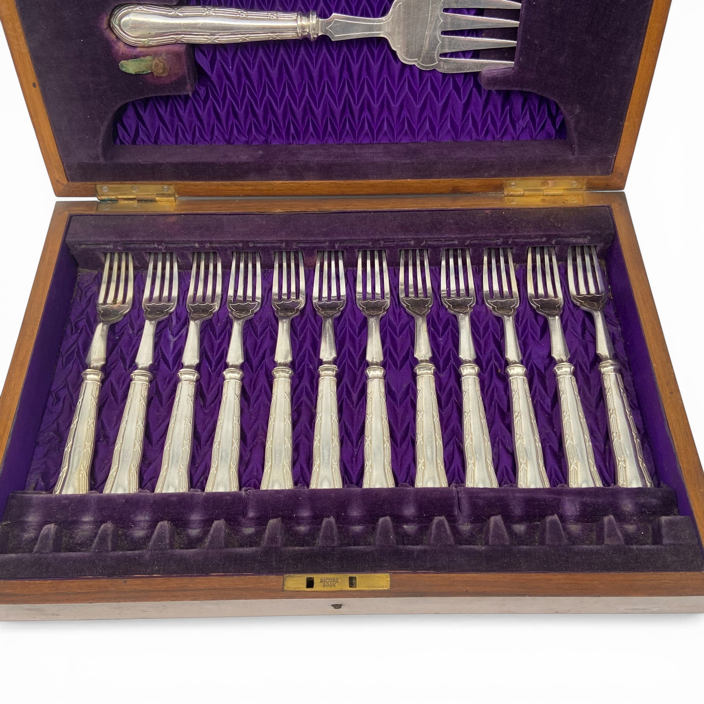 A mixed collection of silver plate to include a Walker & Hall reeded tea and coffee service together - Image 5 of 20