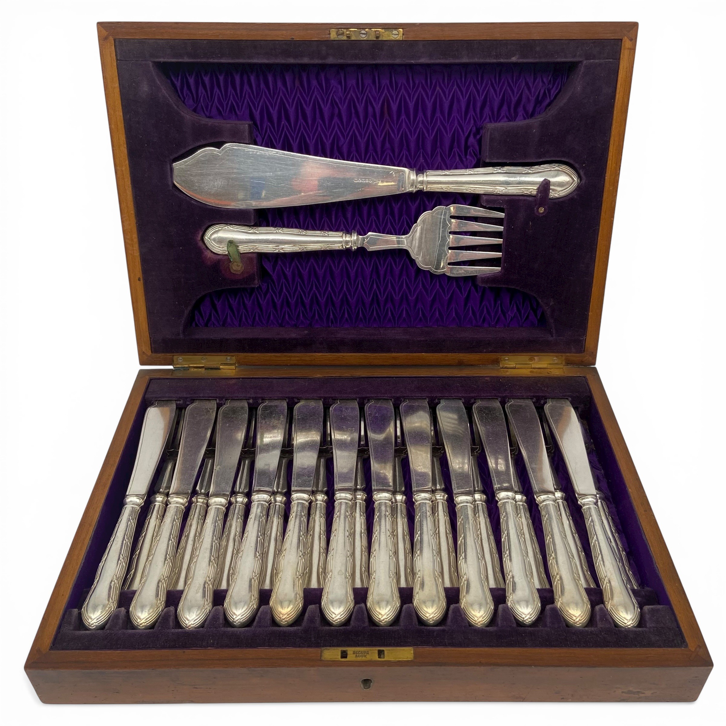 A mixed collection of silver plate to include a Walker & Hall reeded tea and coffee service together - Image 2 of 20