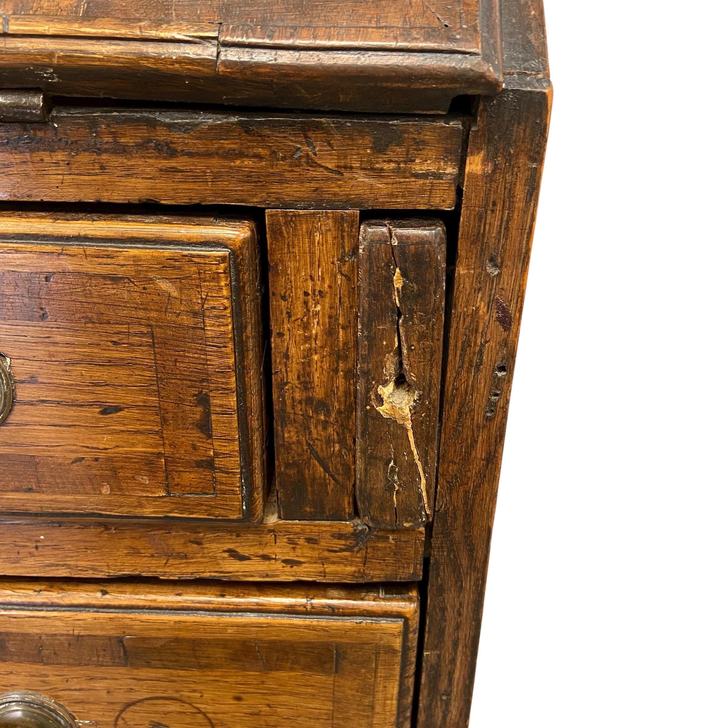 A Georgian oak bureau with fall front enclosing fitted interior over four long graduating drawers - Image 6 of 6