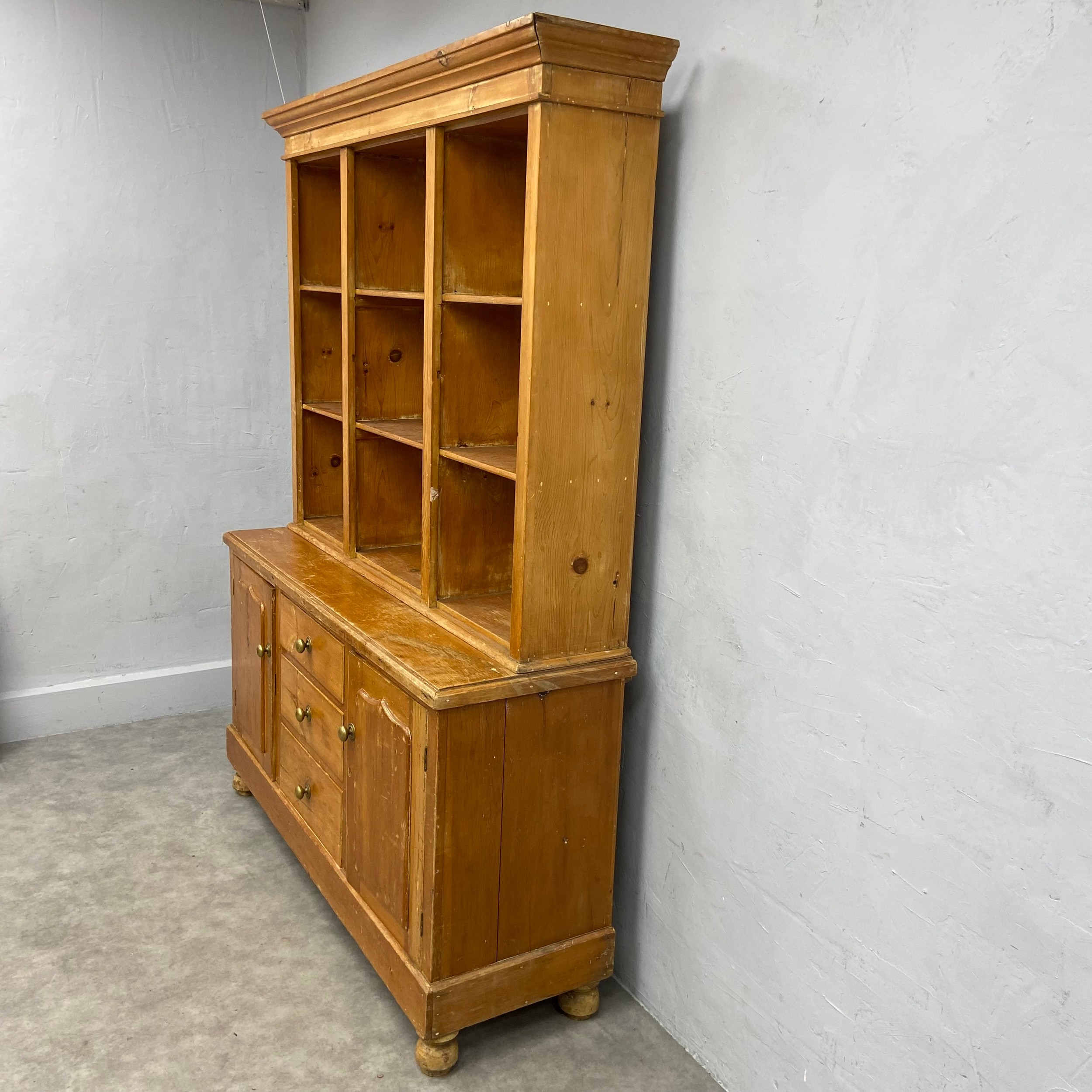 A C.1900 pine dresser in two parts with three shelves over base cabinets and drawers raised on bun - Image 5 of 5