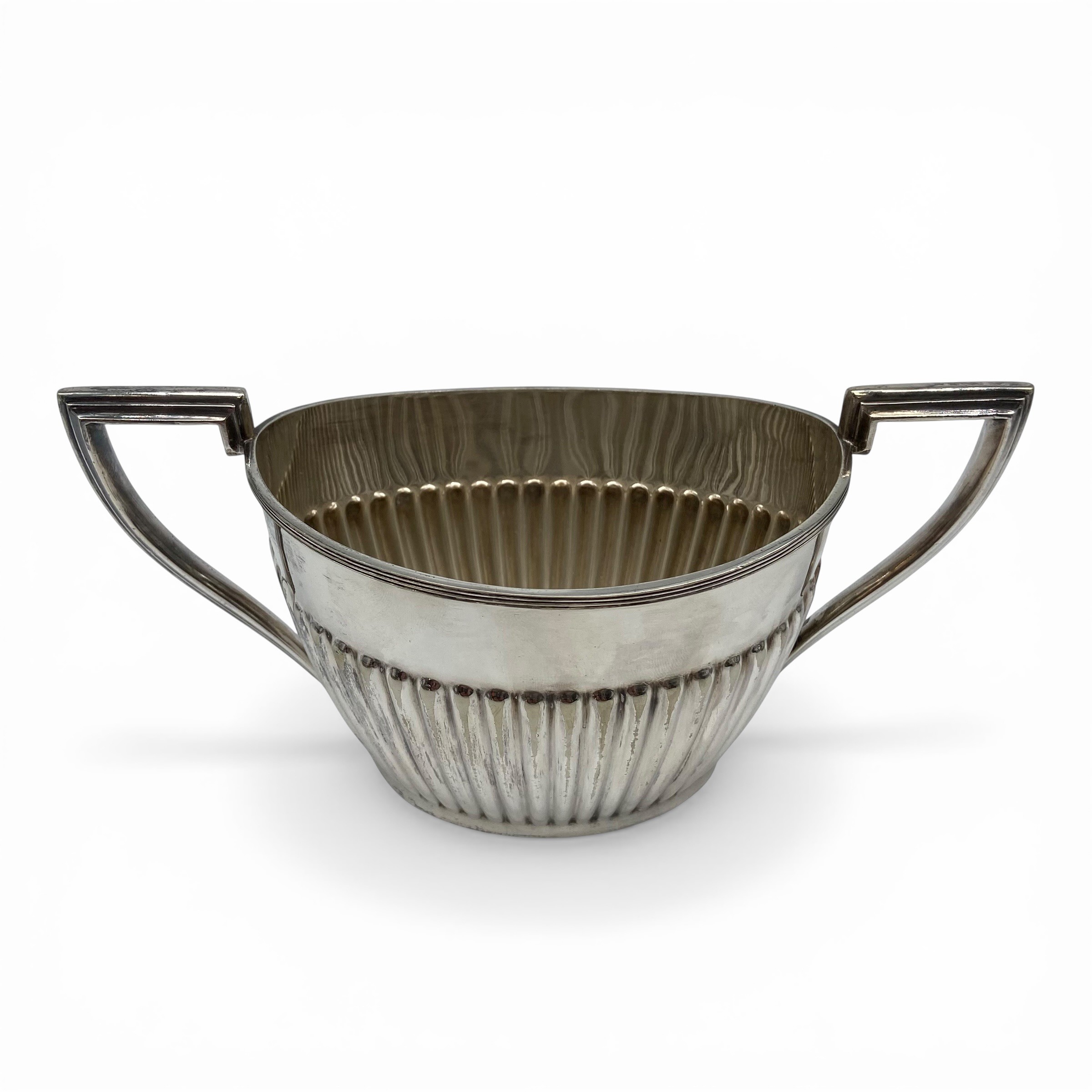 A mixed collection of silver plate to include a Walker & Hall reeded tea and coffee service together - Image 16 of 20