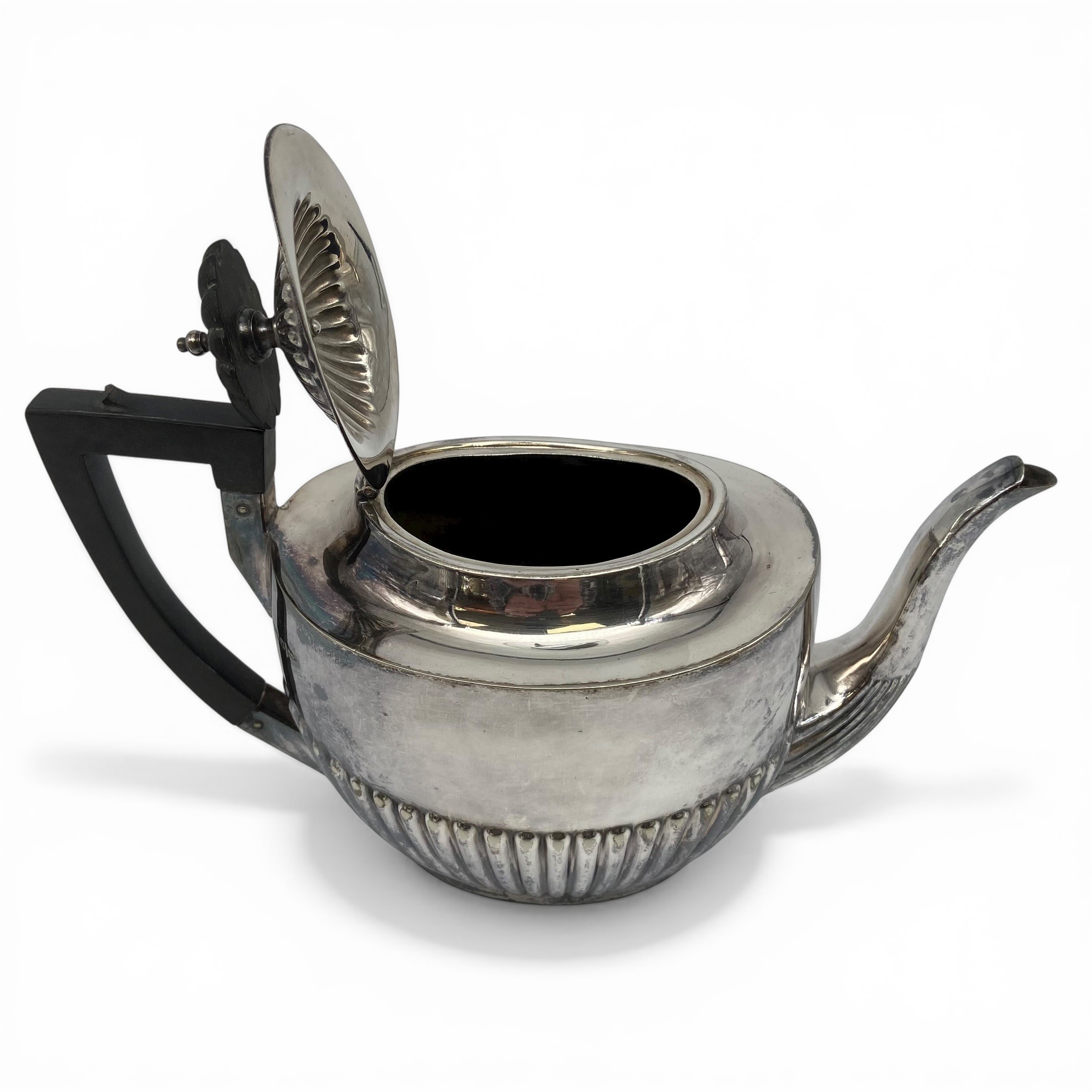 A mixed collection of silver plate to include a Walker & Hall reeded tea and coffee service together - Image 14 of 20