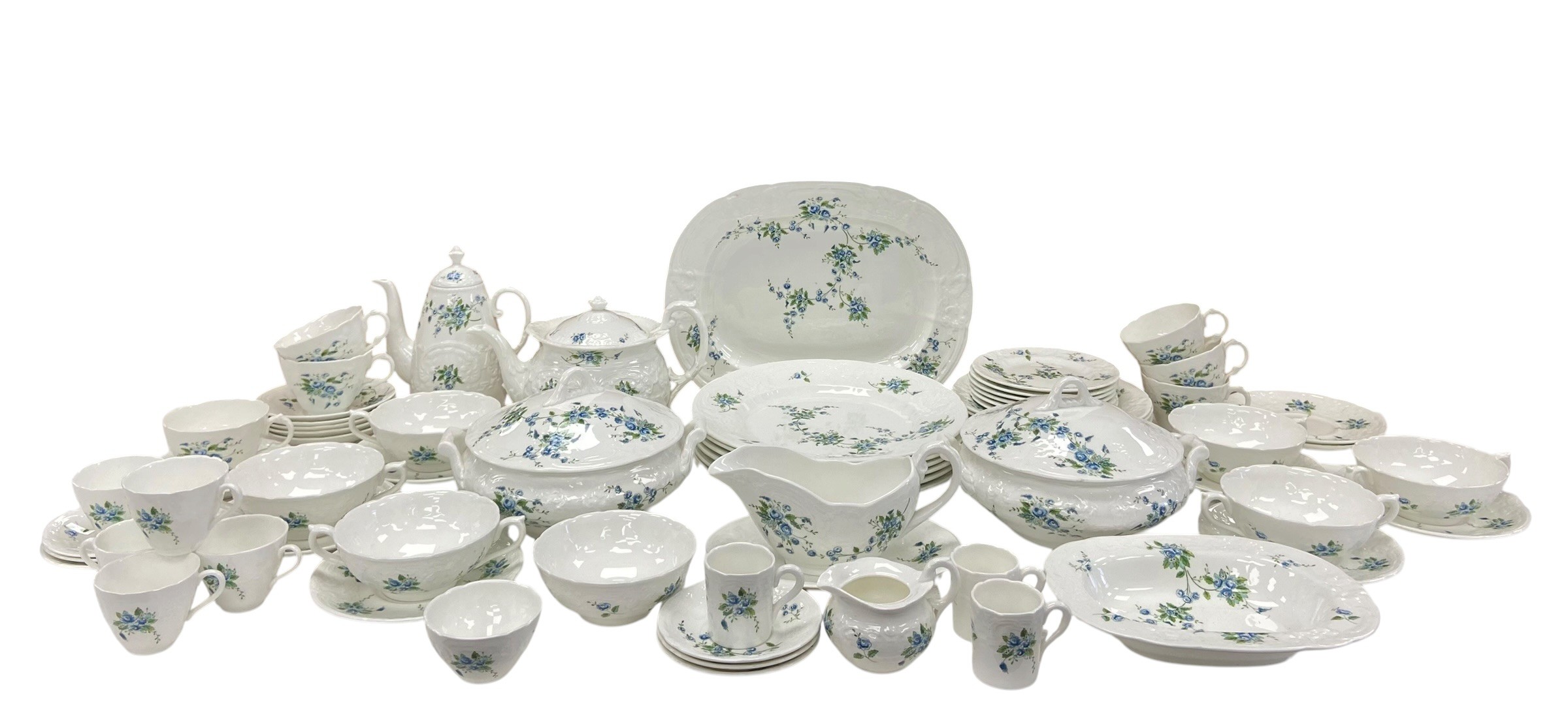 A Coalport 'Tintern' pattern part dinner service consisting of 6 dinner, dessert and tea plates,