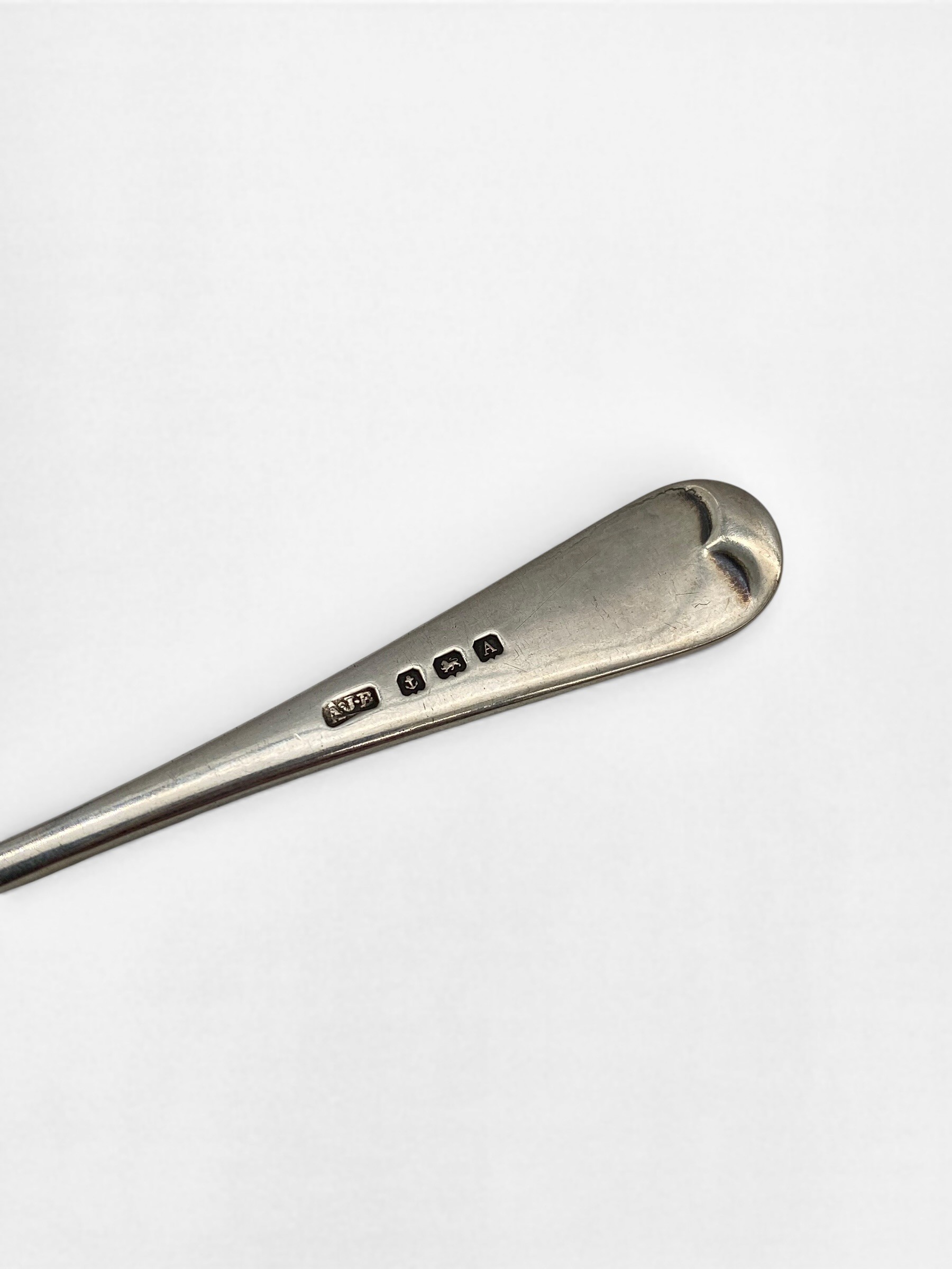 A miscellaneous collection of English hallmarked silver spoons and other items. 124g - Image 11 of 11