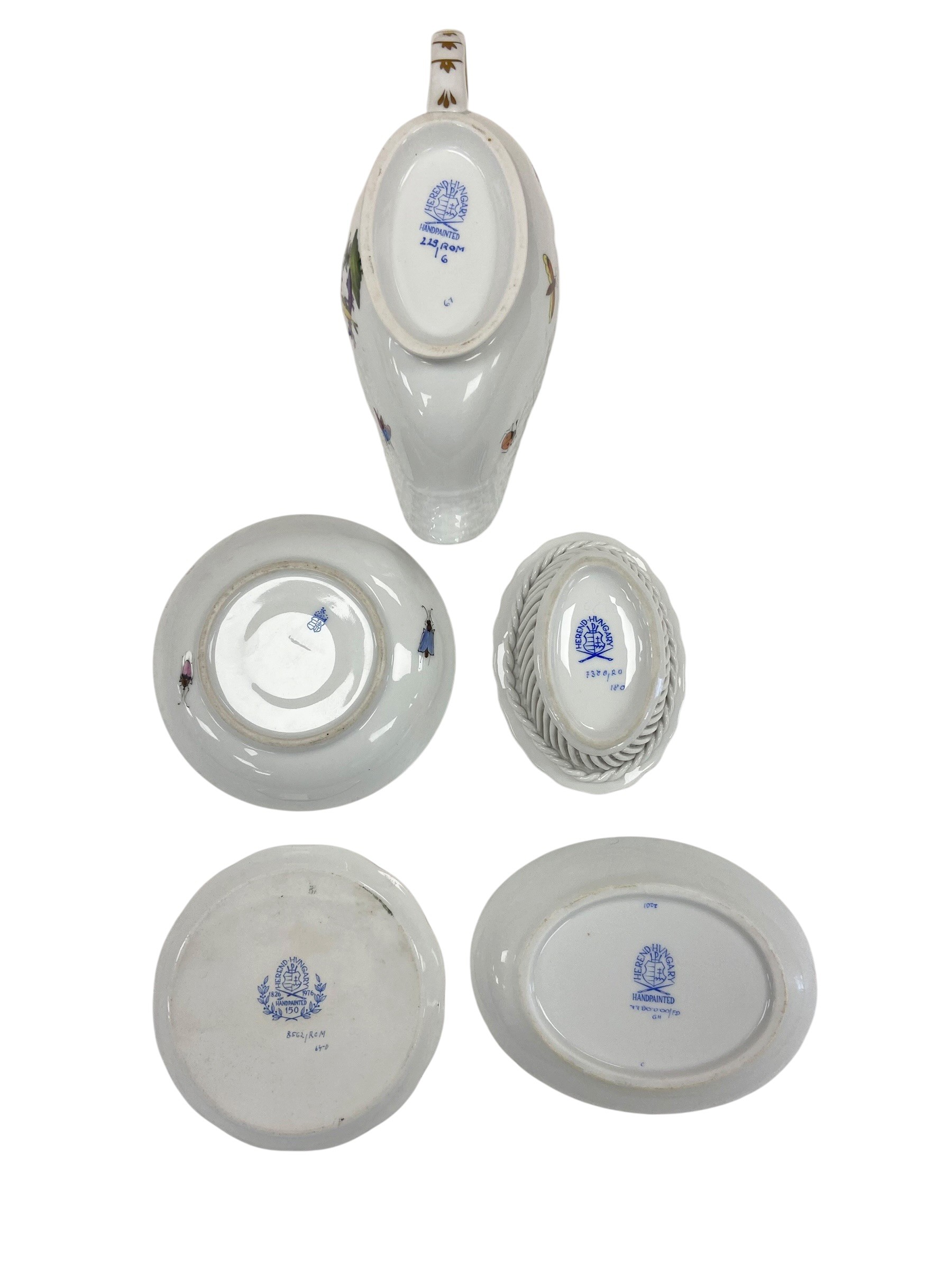 A mixed collection of Herend and other hand decorated porcelain items. - Image 5 of 8