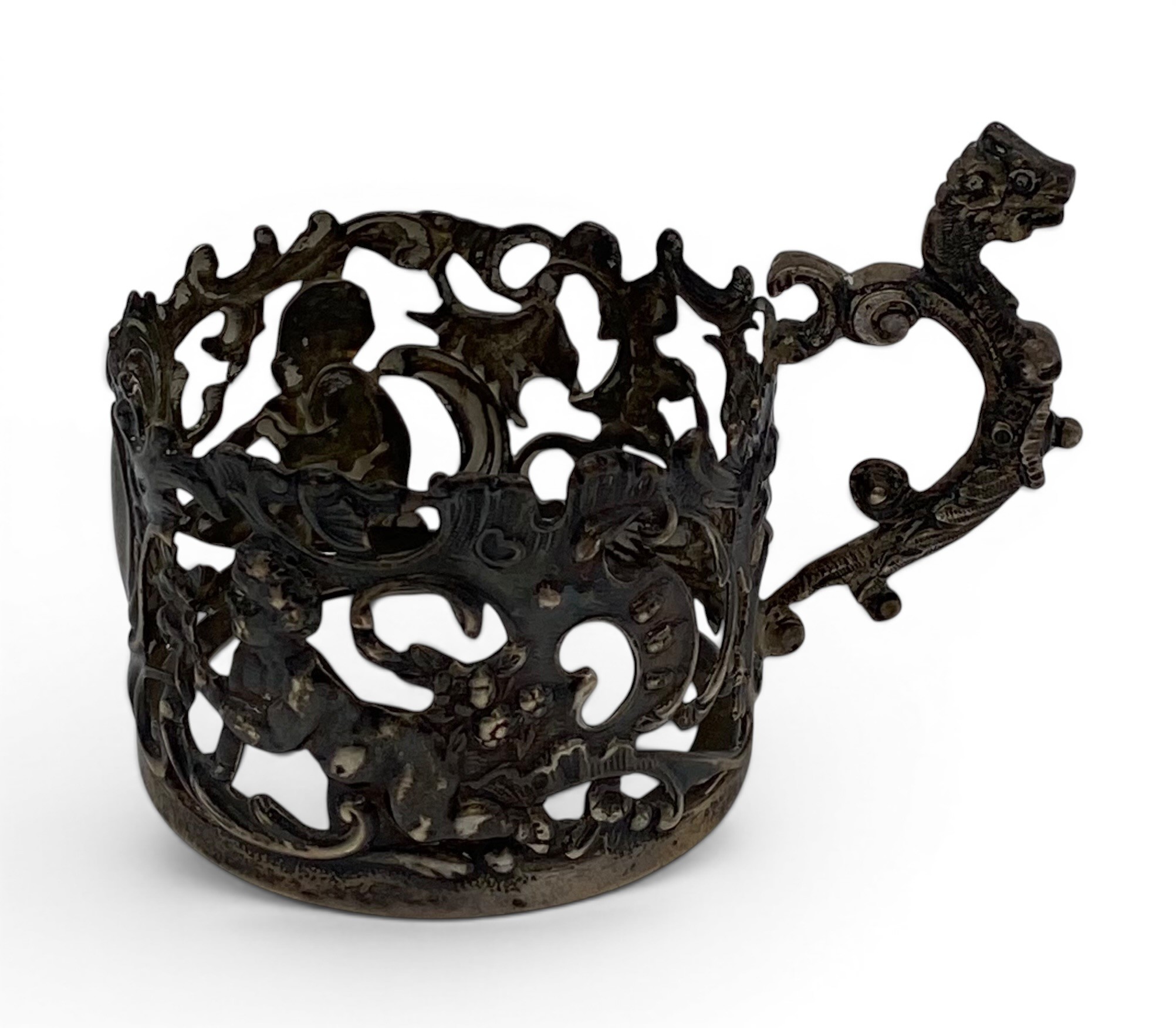A mixed lot of English hallmarked silver; cup holders, and trinket box. Weight:162g - Image 2 of 5