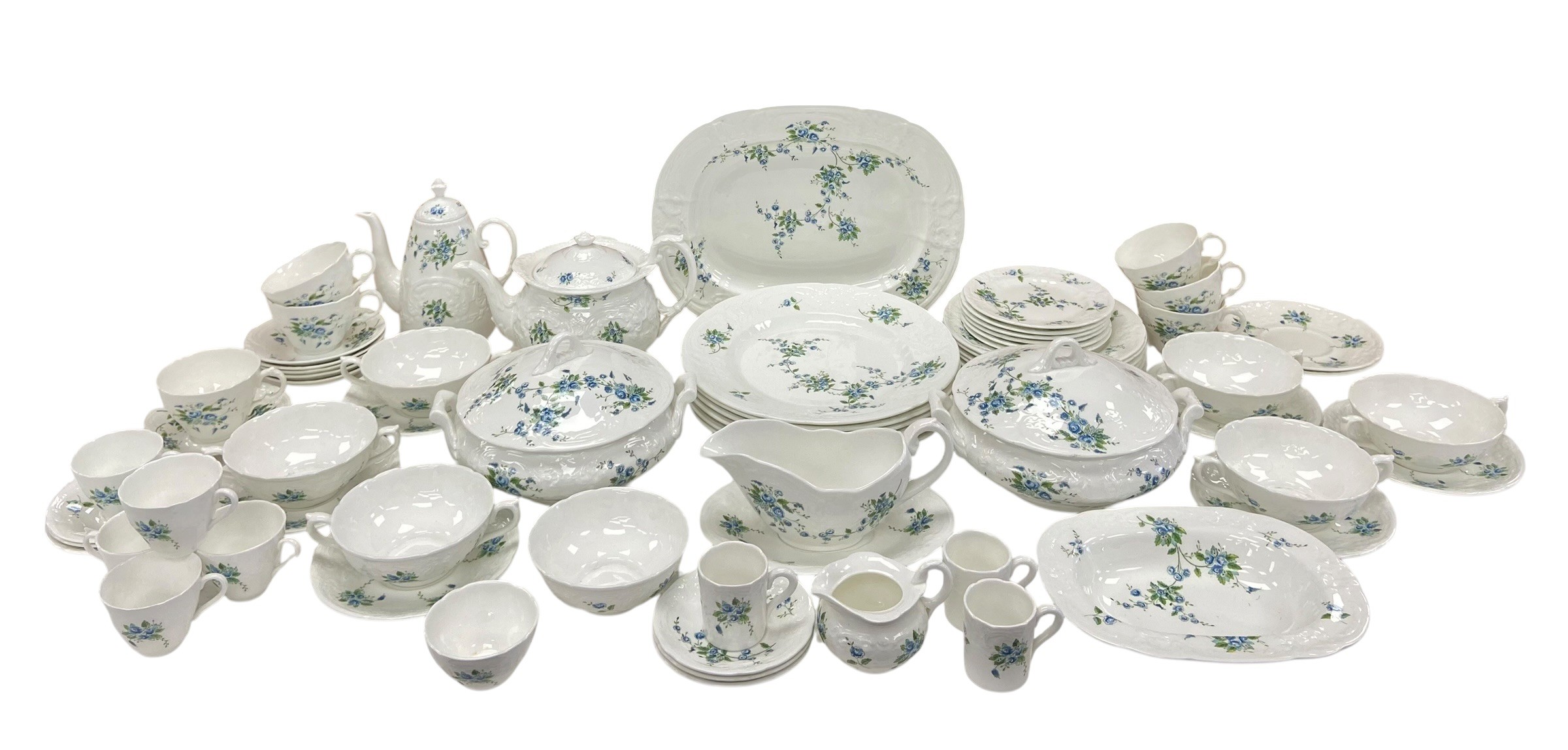 A Coalport 'Tintern' pattern part dinner service consisting of 6 dinner, dessert and tea plates, - Image 2 of 4