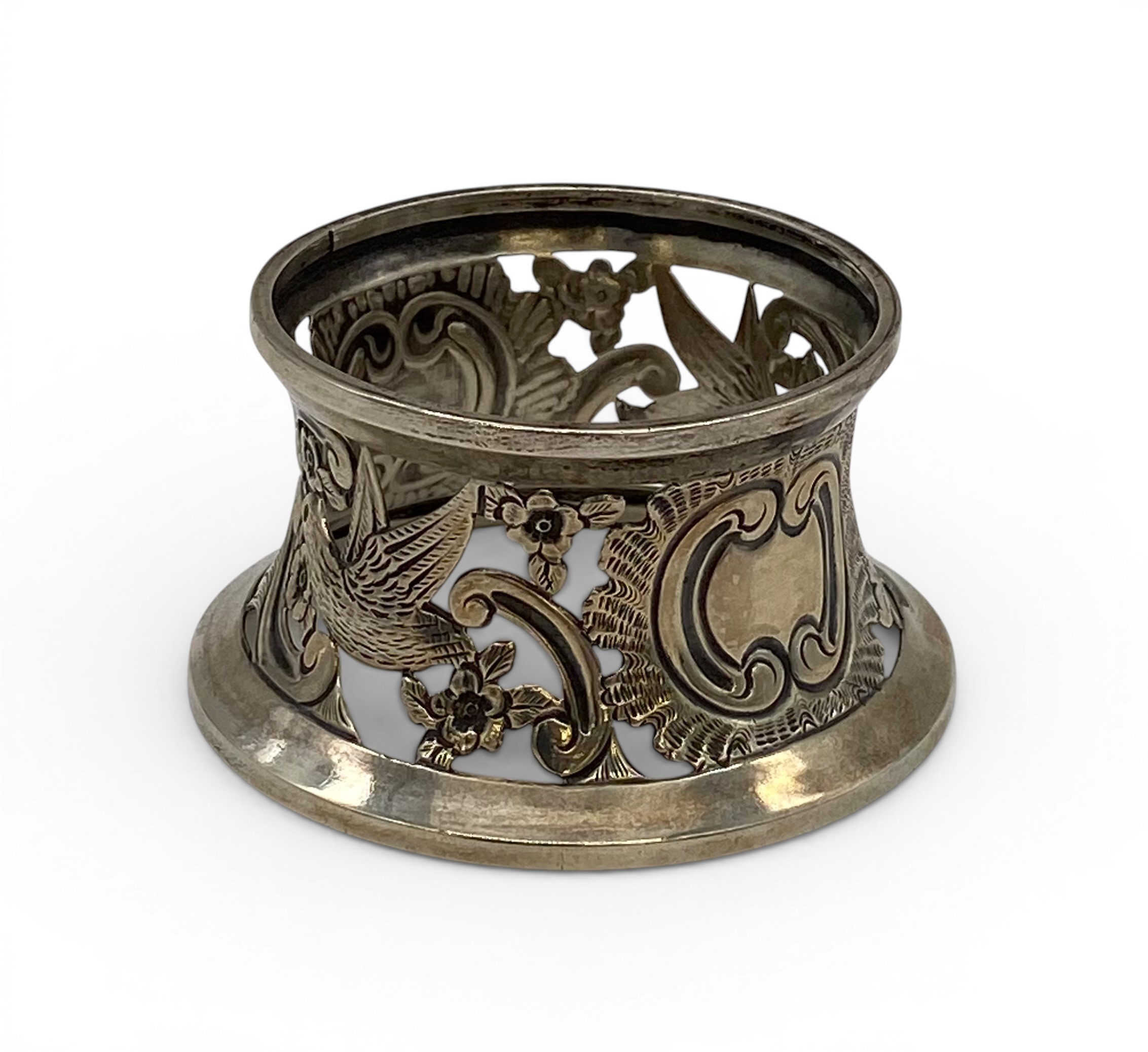 A silver hallmarked christening cup, an Aspreys dish etc. Silver weight: 138g - Image 5 of 7