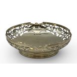 An English hallmarked silver dish with pierced gallery, Sheffield 1868. Weight: 142g