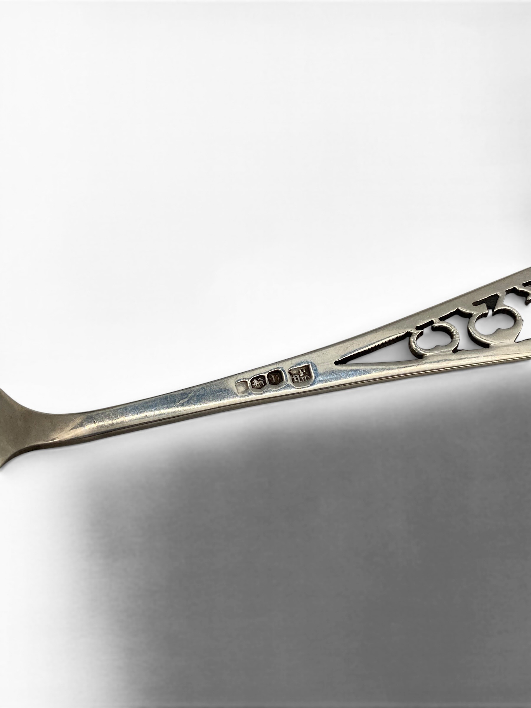 A miscellaneous collection of English hallmarked silver spoons and other items. 124g - Image 3 of 11