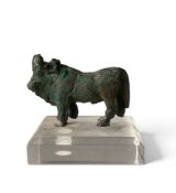 An ancient Greek bronze votive bull circa 4th century B.C. H.4.5 x W.5cm. (Some damage to feet as