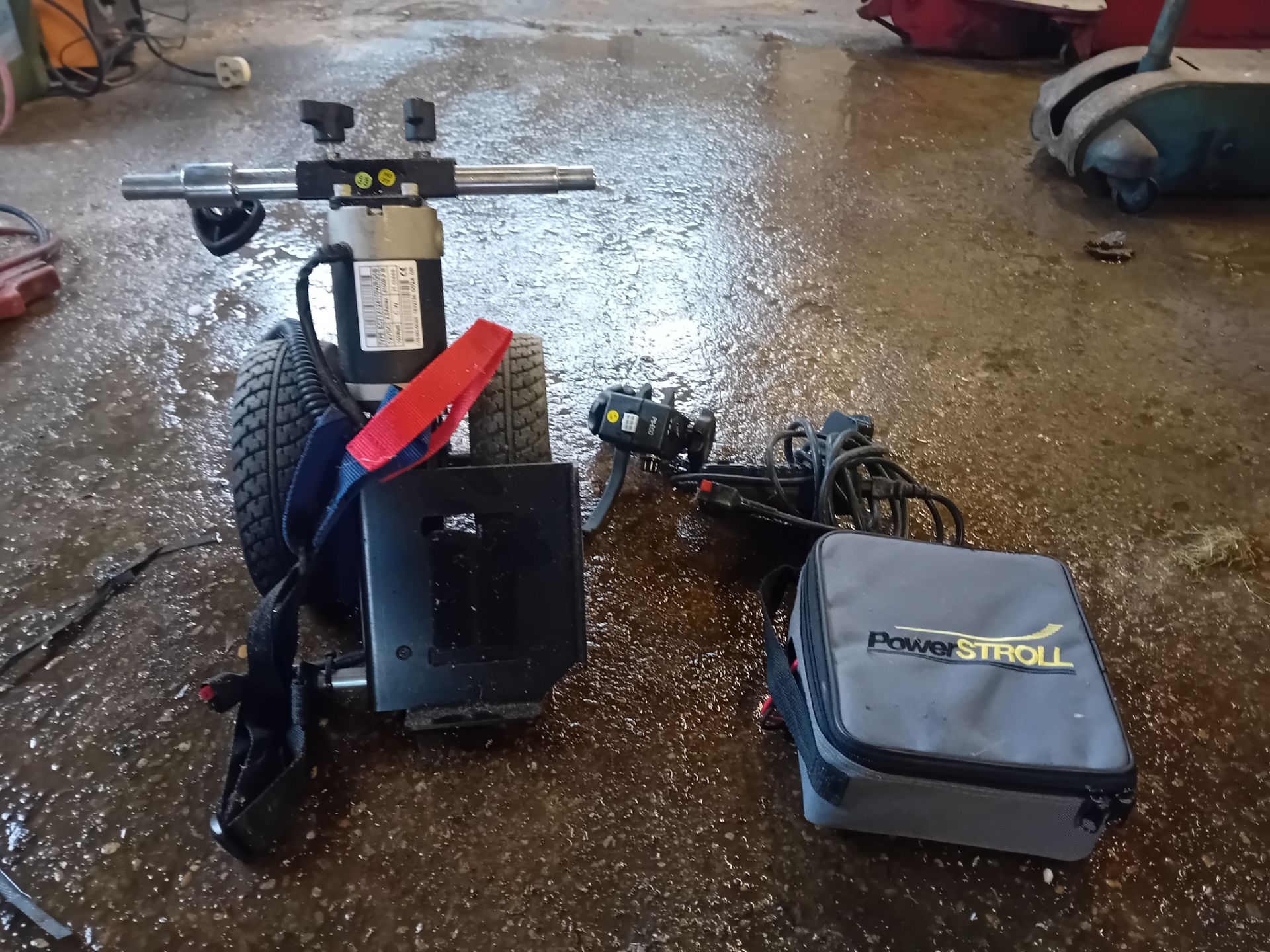 Workshop tool and rechargeable battery